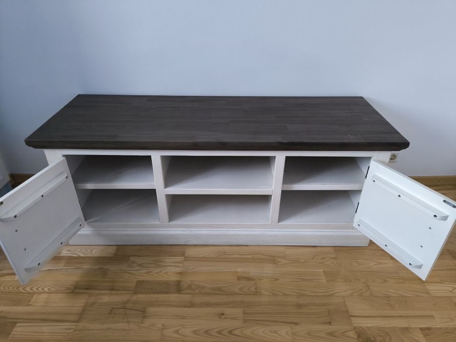 Vând comodă TV din lemn masiv, cu design rustic