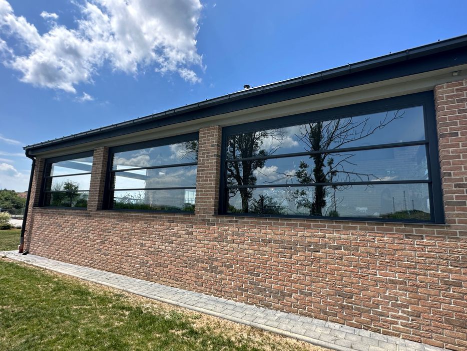 Închideri cu sticlă - Glisantă, Ghilotină, Pliantă.