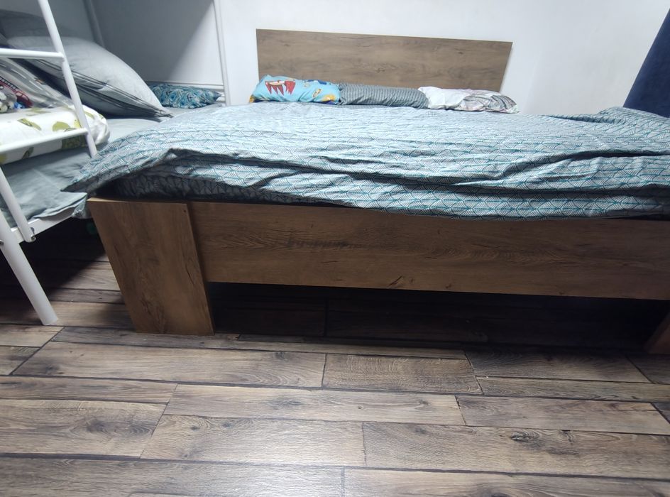 Vând Cadru de pat dormitor URGENT