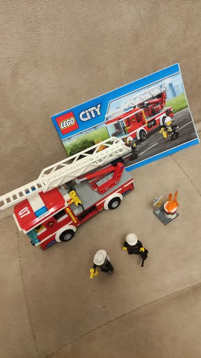 LEGO® City 60107 - Пожарникарски камион със стълба