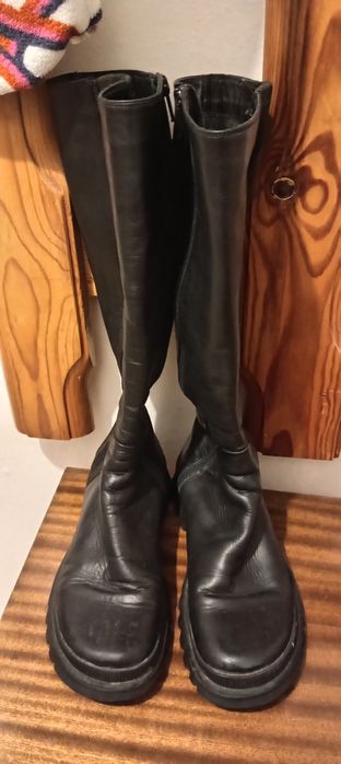 Дамски ботуши до коляно