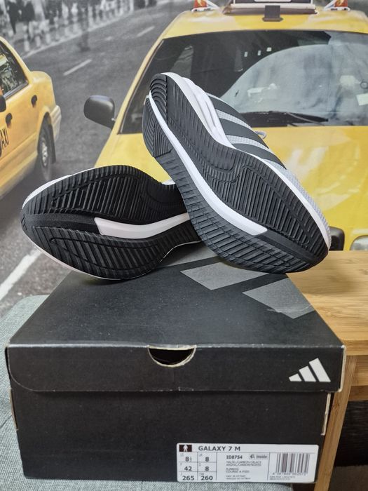 Маратонки Adidas, Nike & UA