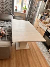 Кухонный стол в идеальном состоянии
