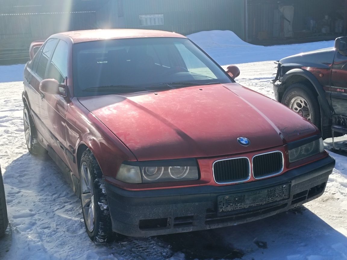 BMW 320 i  продам.