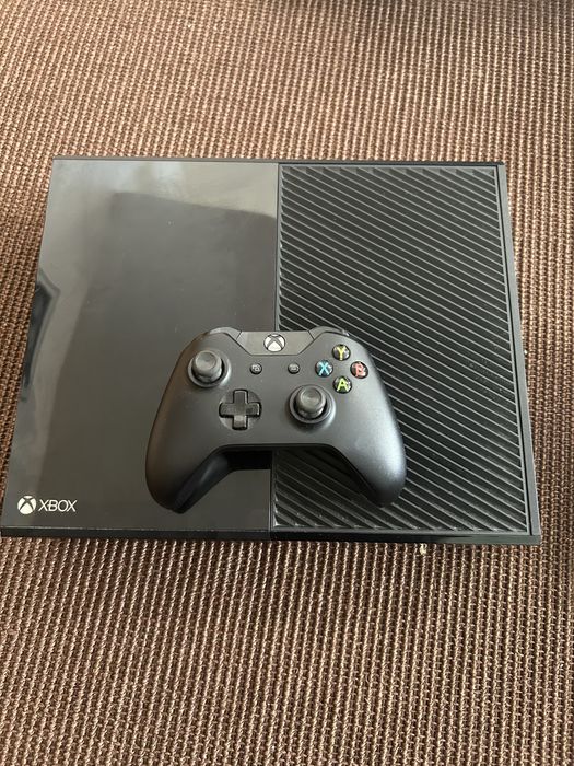 Xbox one  cu maneta si jocuri