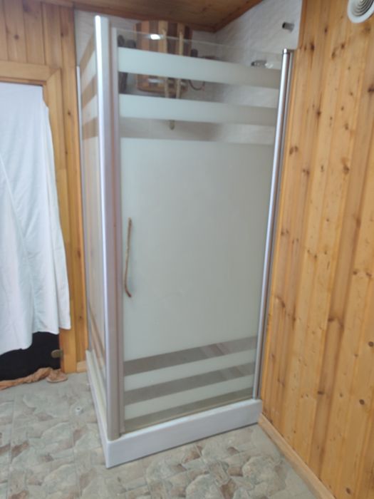 Душевая кабинка угловая