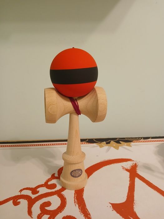 Vând Kendama Originz FUN: black&red  OG rubber