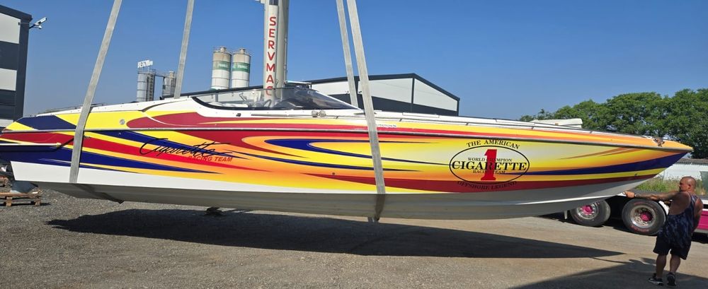 Vând barca Cigarette Scarab 34