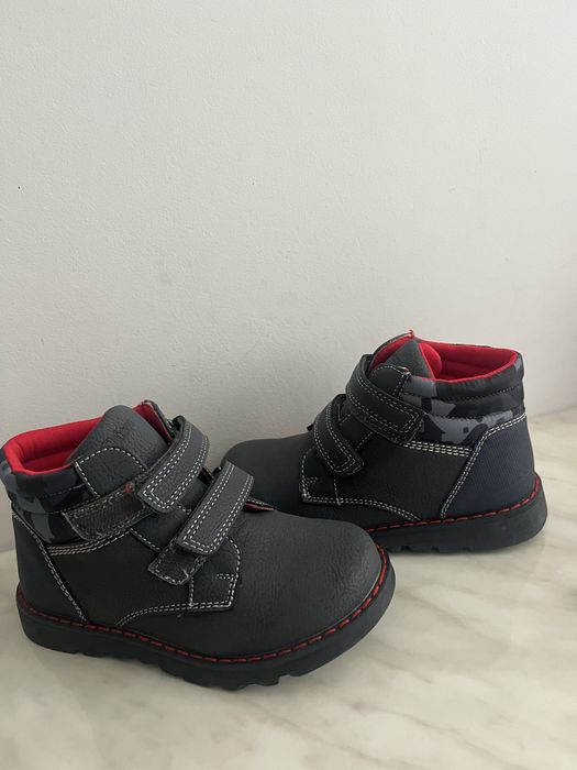 Vand ghete noi chicco nr 28  si papuci de casa nr 24-25  Noi