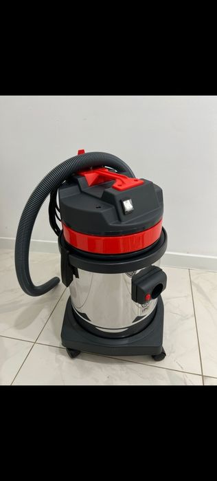 Профессиональный пылесос. Состояние новое. Очень мощное.