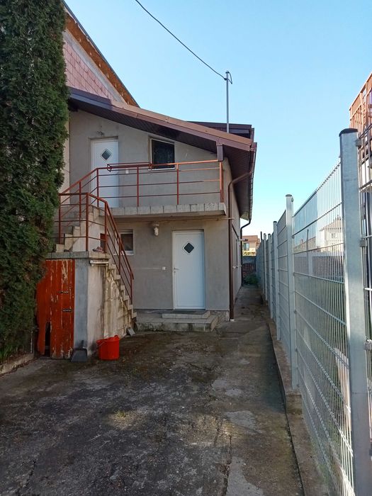 De vânzare casa cu mansardâ pe Strada Rodnei