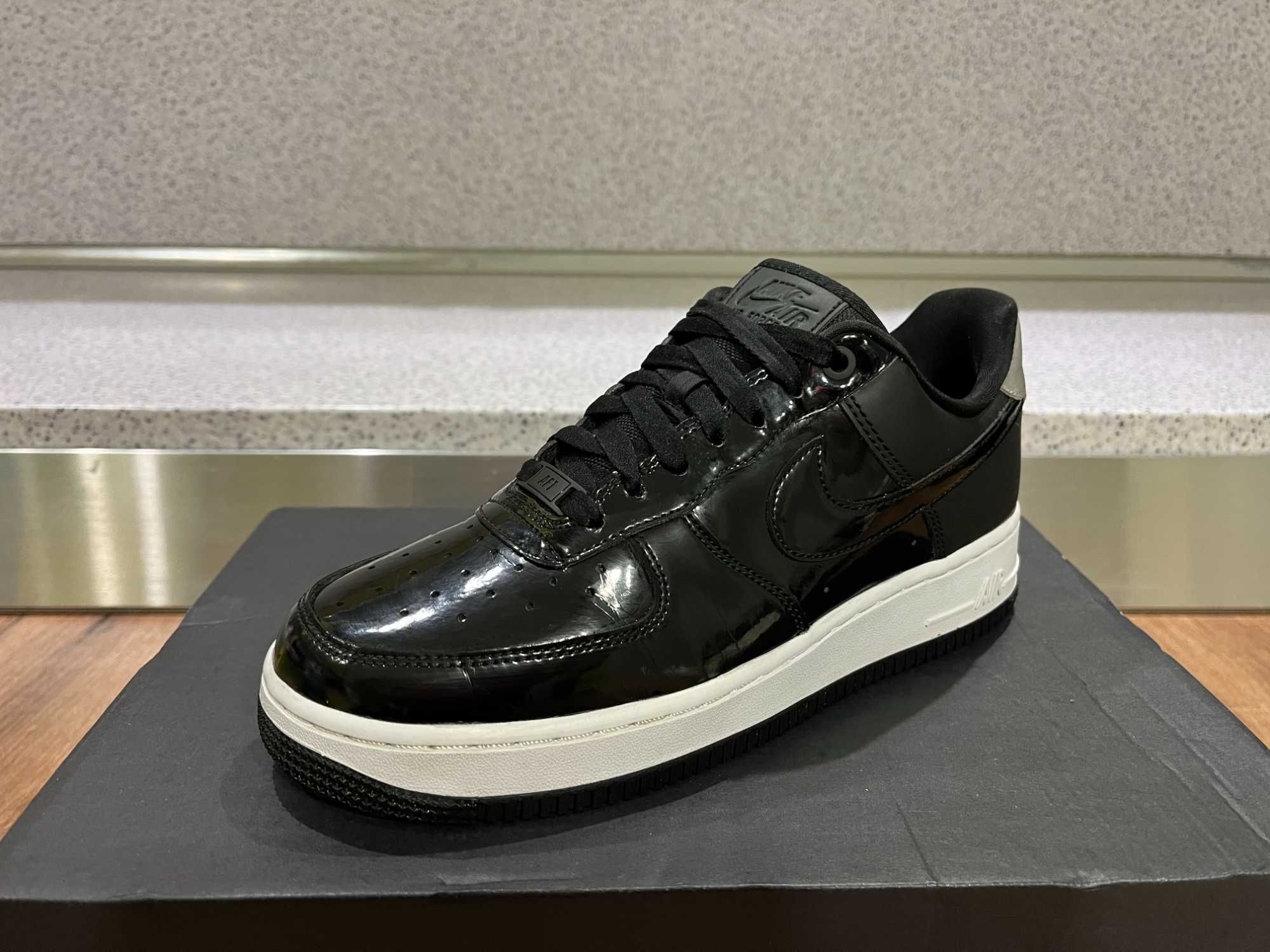 ОРИГИНАЛНИ *** Nike Air Force 1 07 SE Premium 'Black Silver'