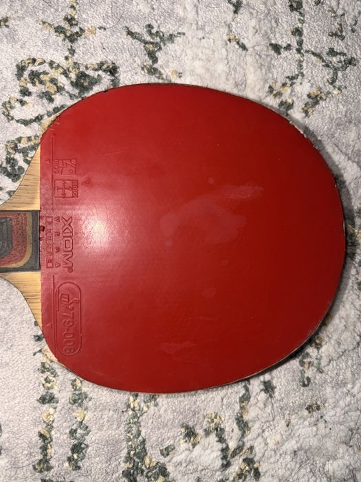 Продам Проф Ракетку Красная Часть чуть натерта остальное в описаниях