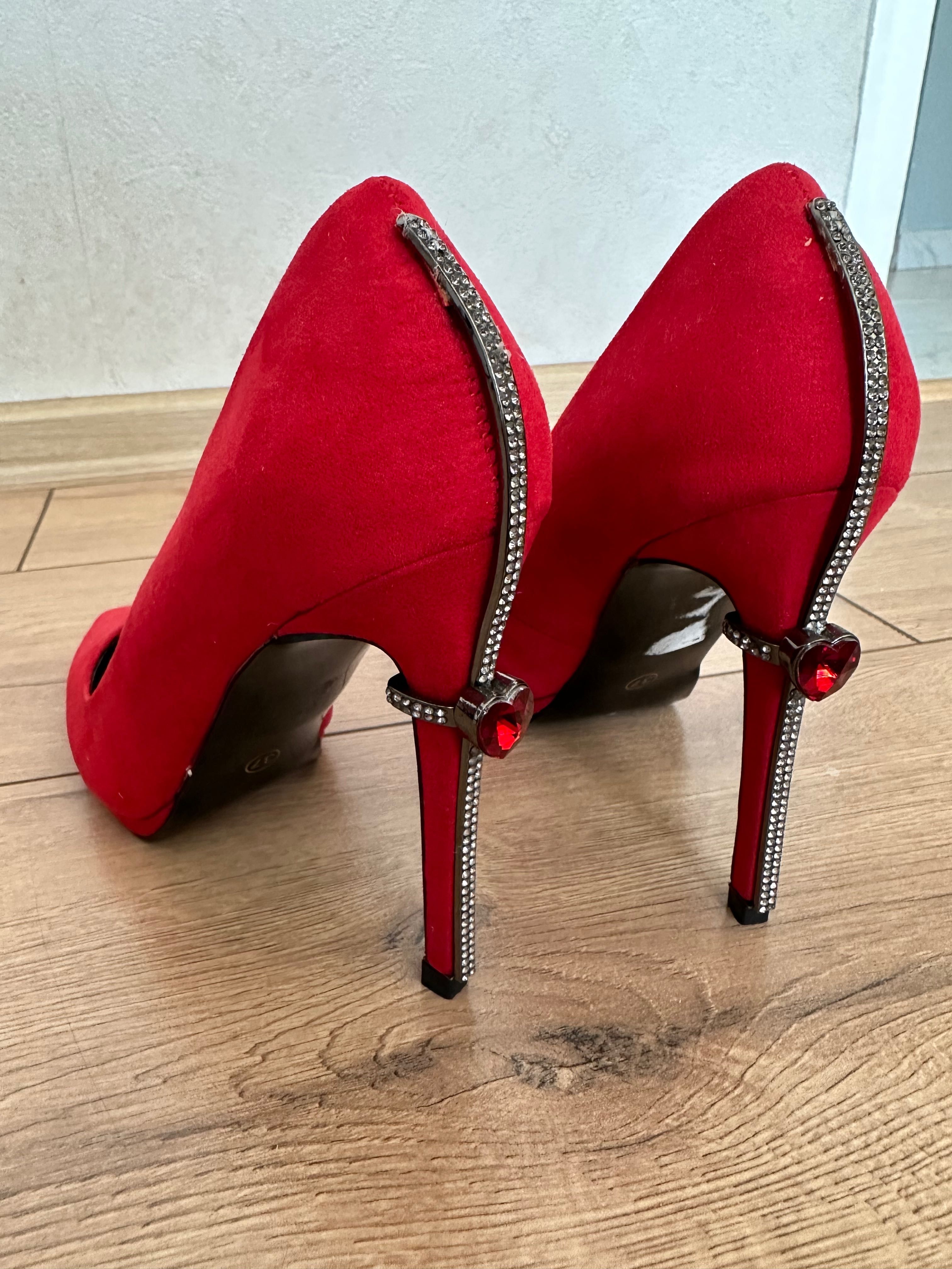 Обувки на ток; червени 37
