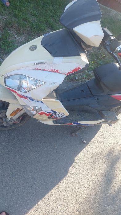 Vând scuter 49cc