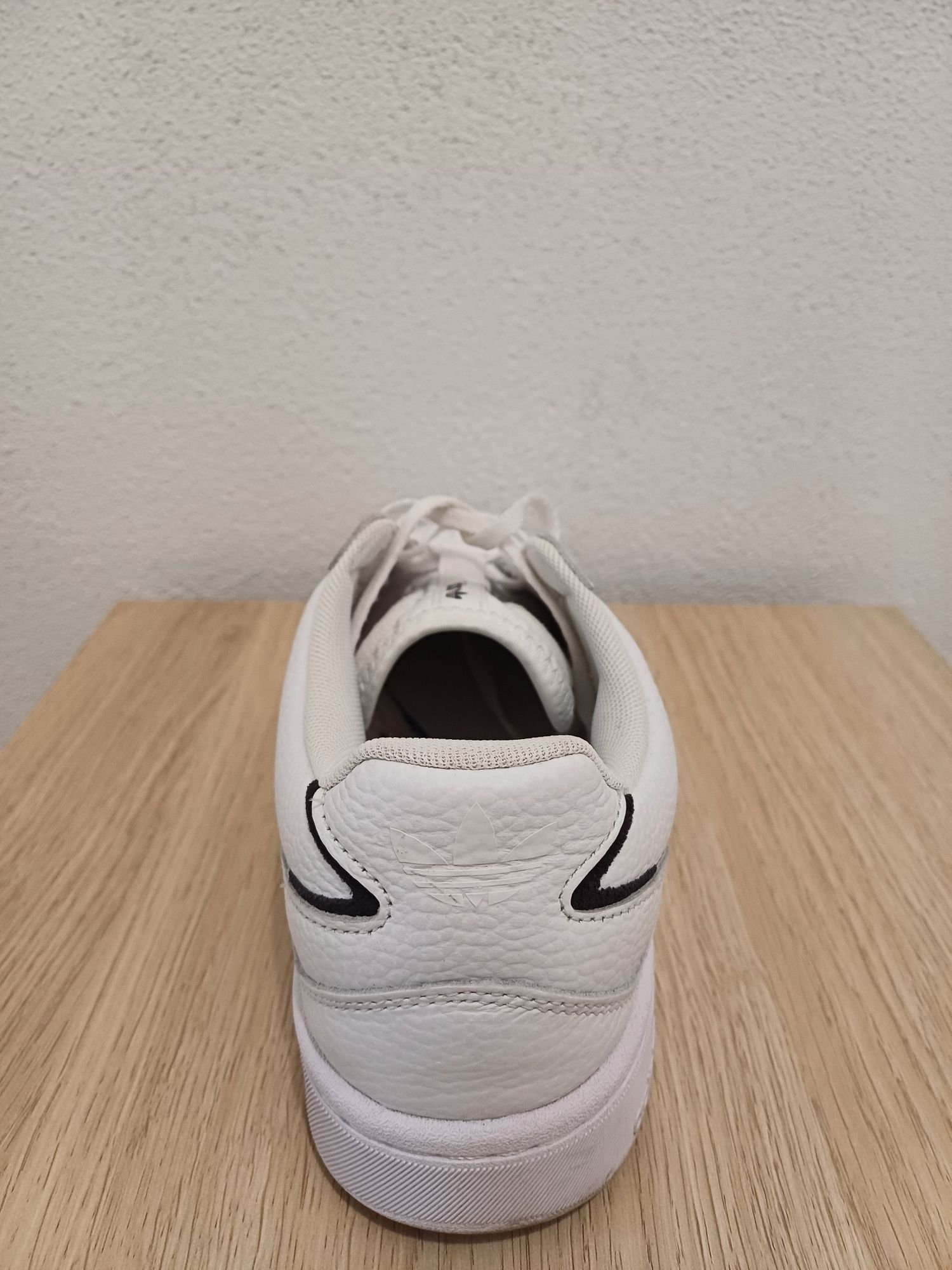 Маратонки Adidas Courtic - размер 46 2/3