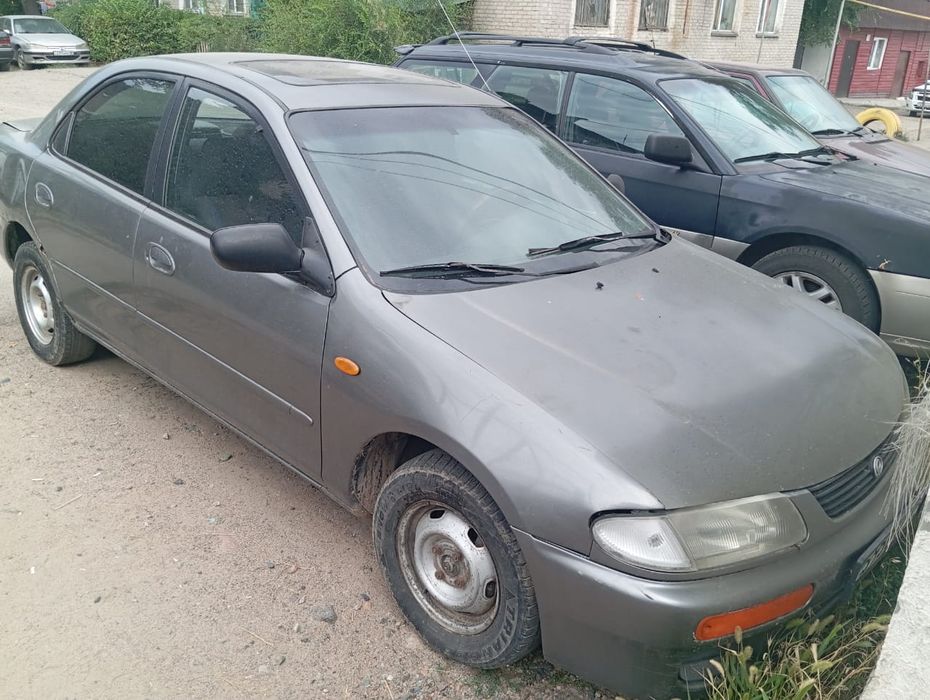 Мазда 323  продам