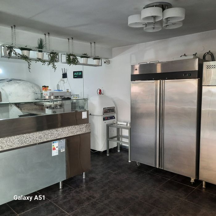 Inchiriez/Vand afacere pizzerie complet echipata