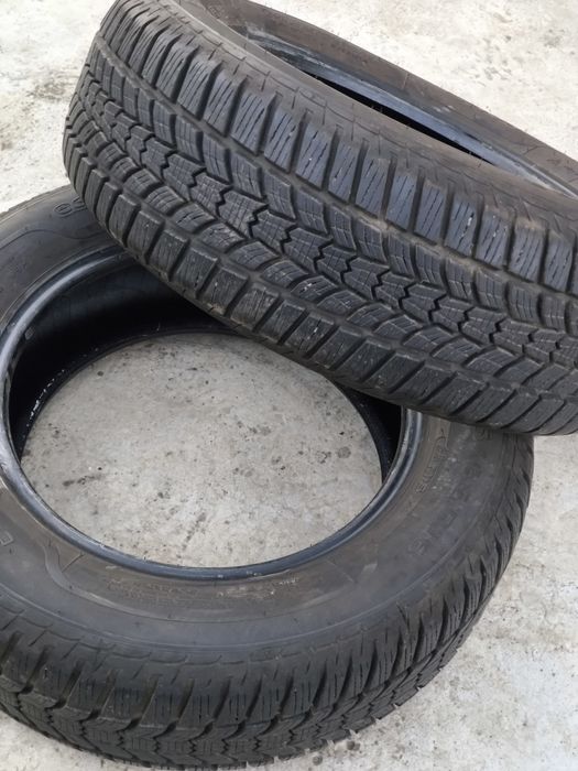Два броя зимни гуми 215/65/R16