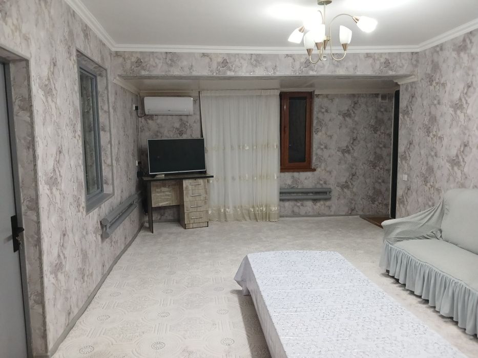 Yangi ta'mirdan chiqqan juda qulay hududdagi fayzli hovli uy sotiladi