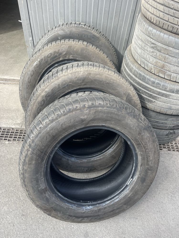 Зимни гуми 235 65 17 Pirelli scorpion