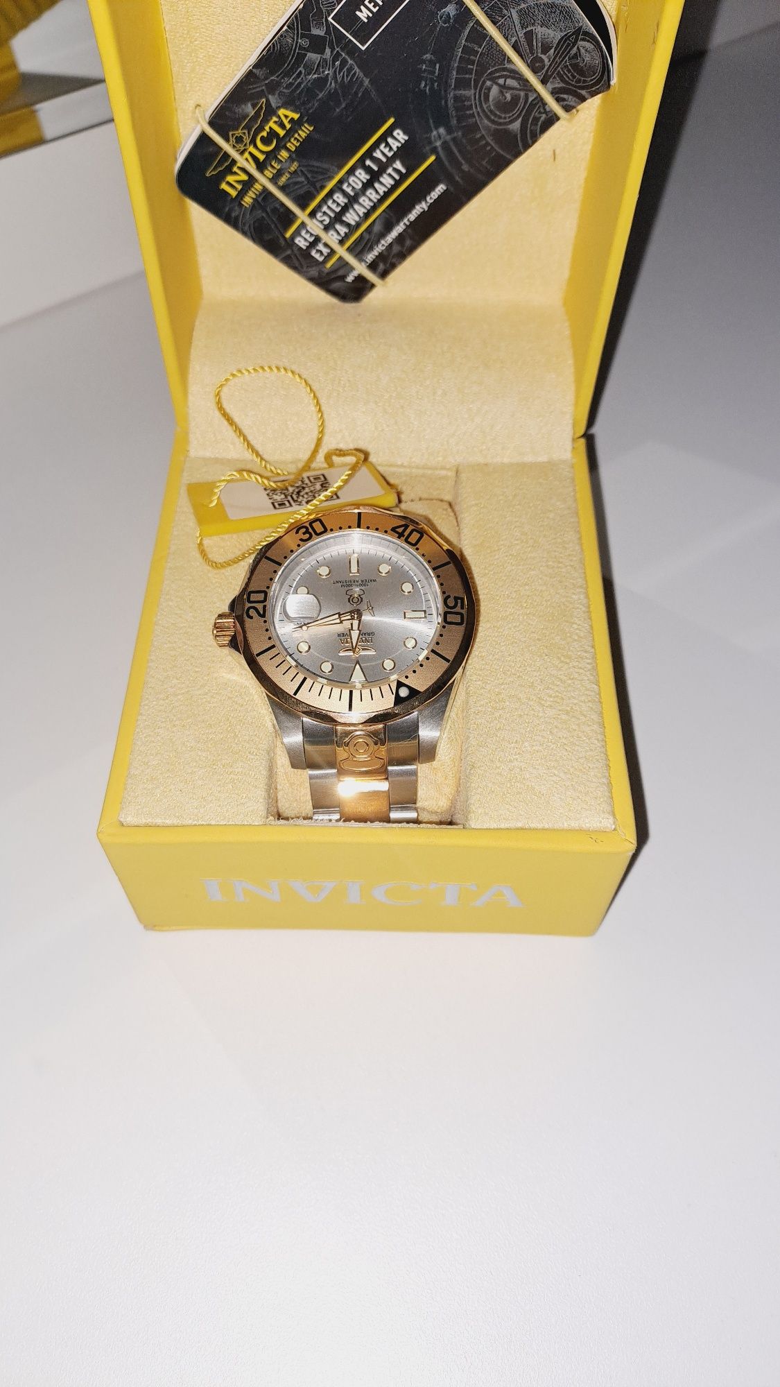 Швейцарские часы Invicta.
