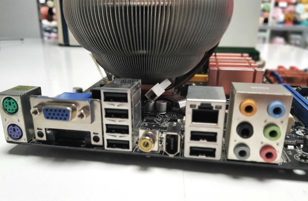 Дъно, процесор, охлаждане и памет (Core Duo 6700 + 8GB RAM)