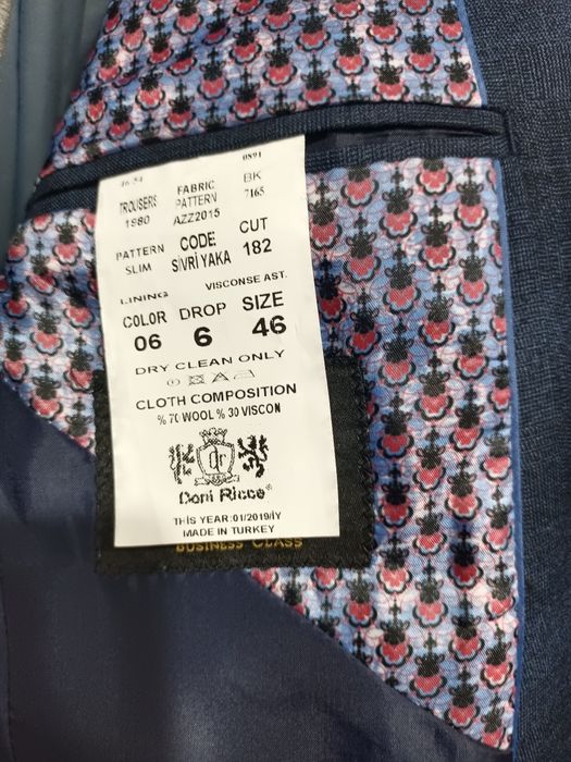 Продам костюм, практически новый,одет пару раз всего,в отличном состоя