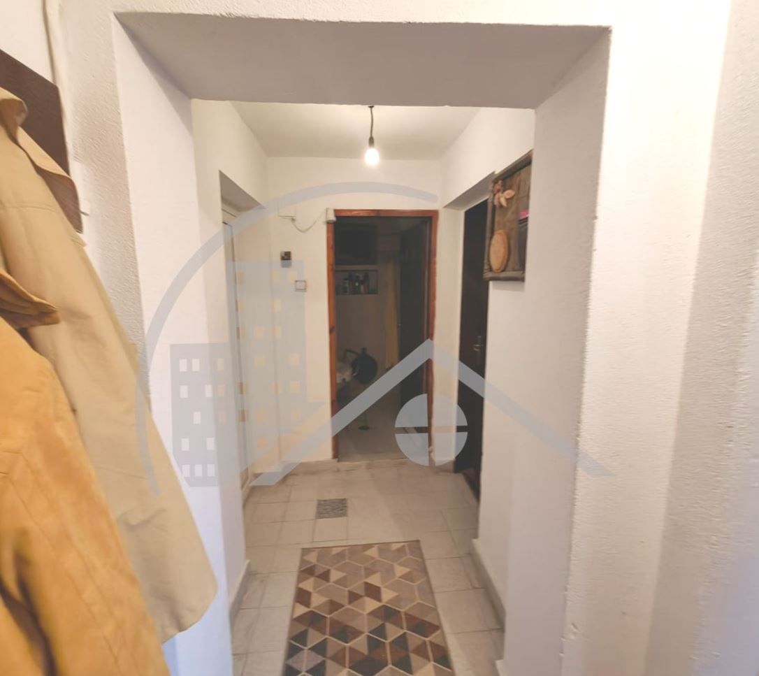 Двуетажна къща с голям двор и гараж, Варна-Военна болница