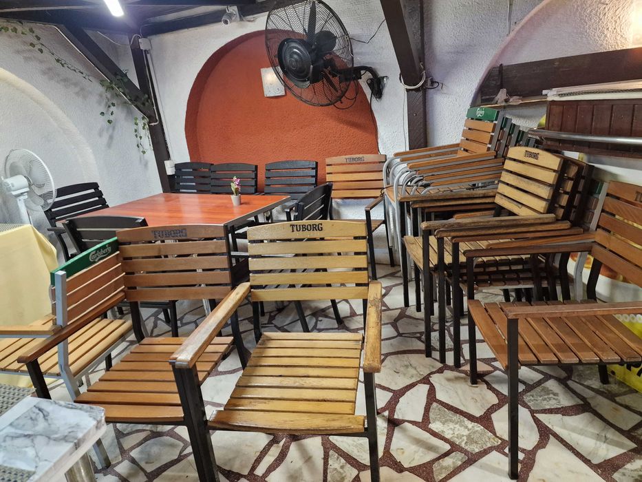 Mobilier restaurant scaune mese vitrine frigorifice frigidere dozator