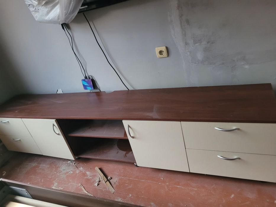 Продам тумбу под телевизор бу