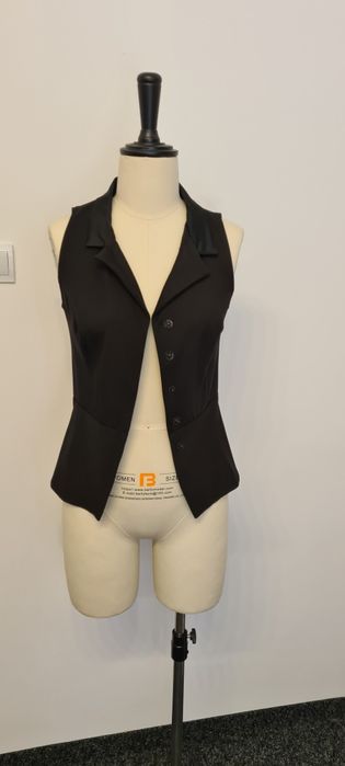 Продавам черен топ- тип елече