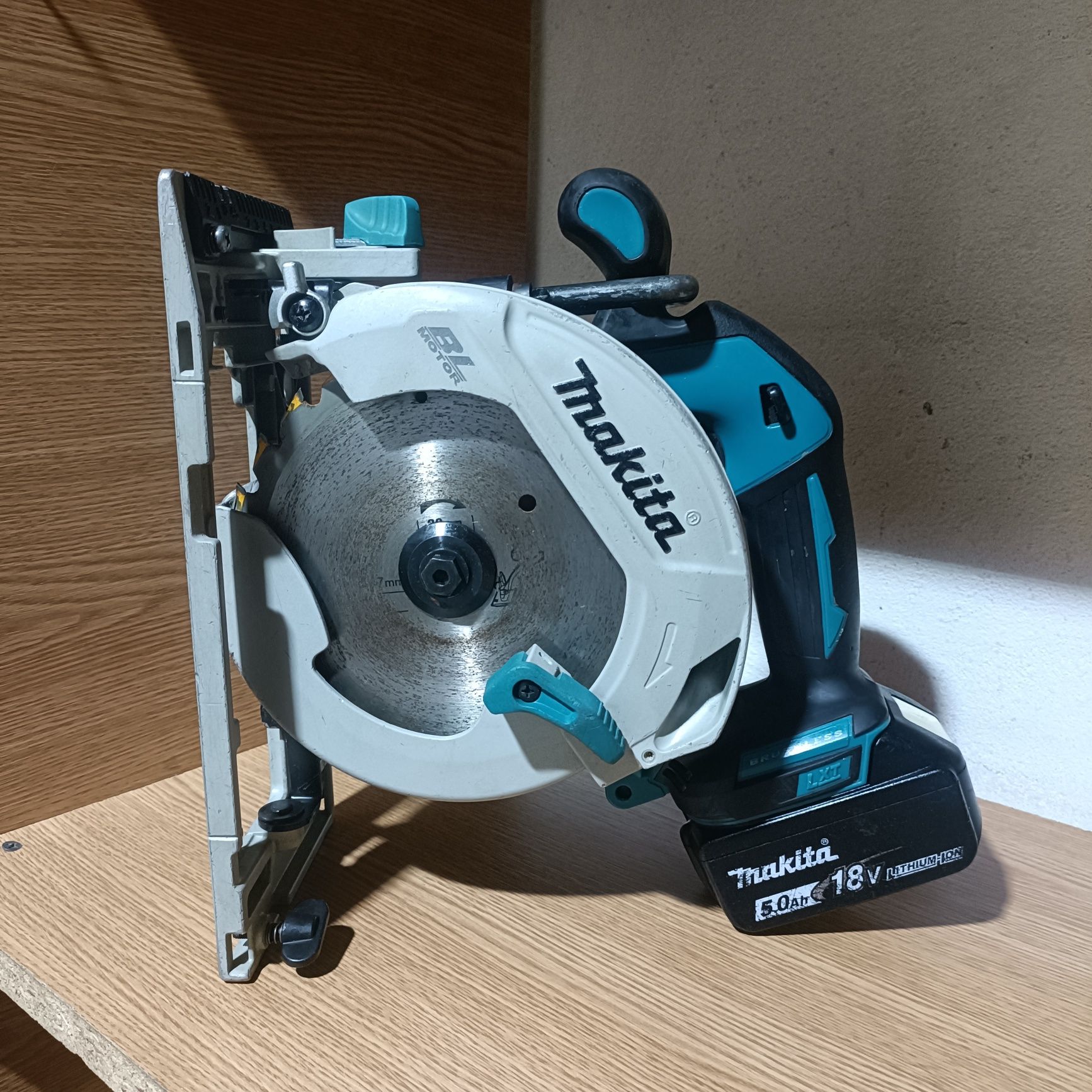 Circular Makita DHS 680