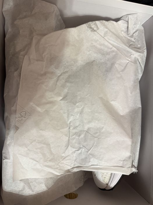 Adidasi Guess nr 38 26 cm