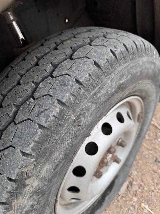 Srochni Sprinter Mercedes-Benz 212D  YUK FURGON 1996-yil sotiladi