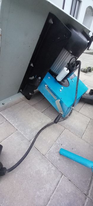 Circular staționar cu masă