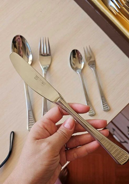 Нови български прибори за хранене в луксозна кожена кутия, 30 части