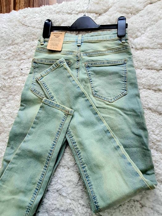Blugi skinny noi cu etichetă XS Terranova
