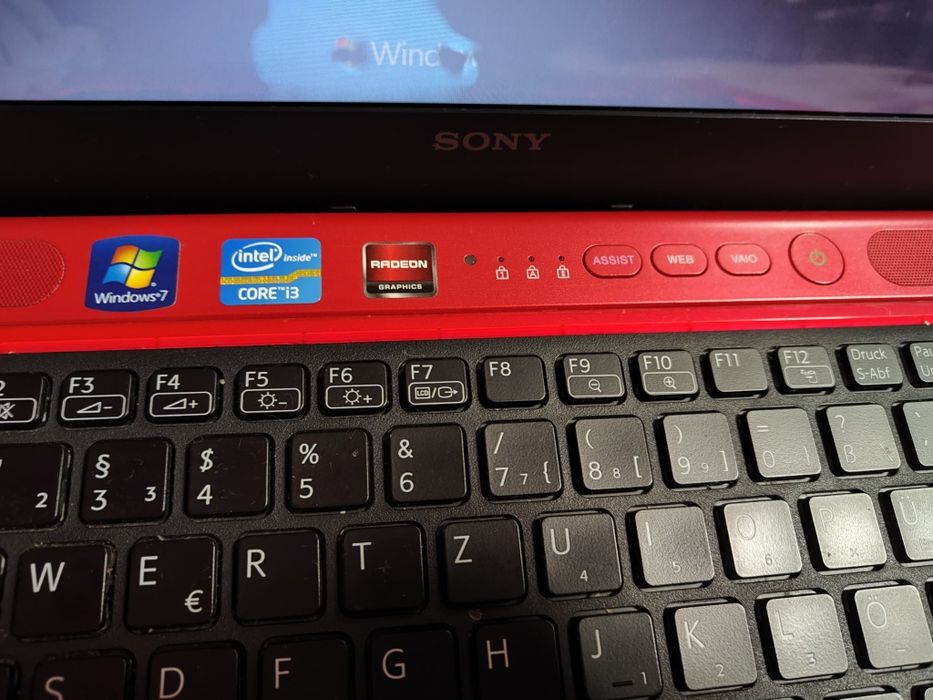 Vând laptop Sony Vaio i3
