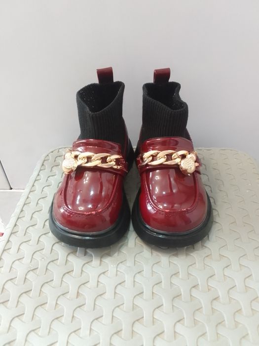 Продам детскую обувь