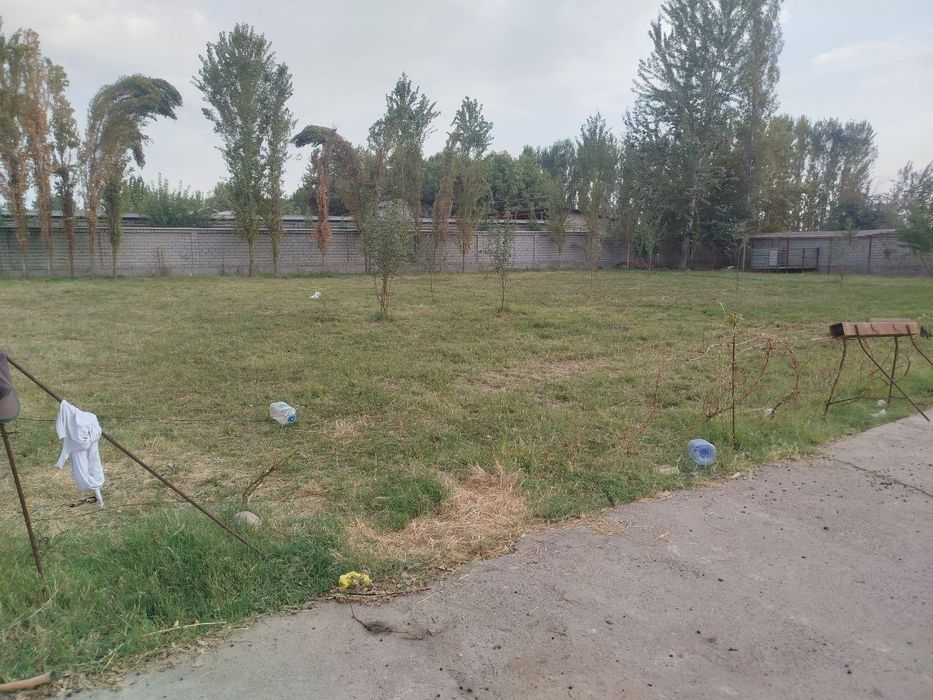 Нотурар бино сотилади