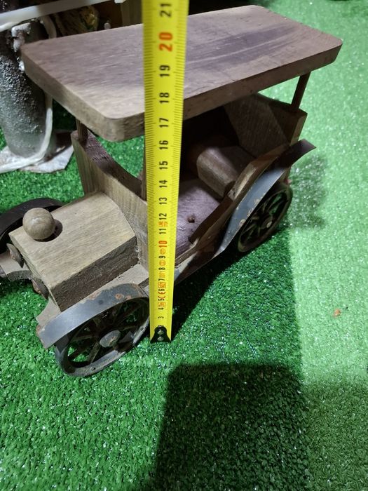 Стара количка дърво с метал