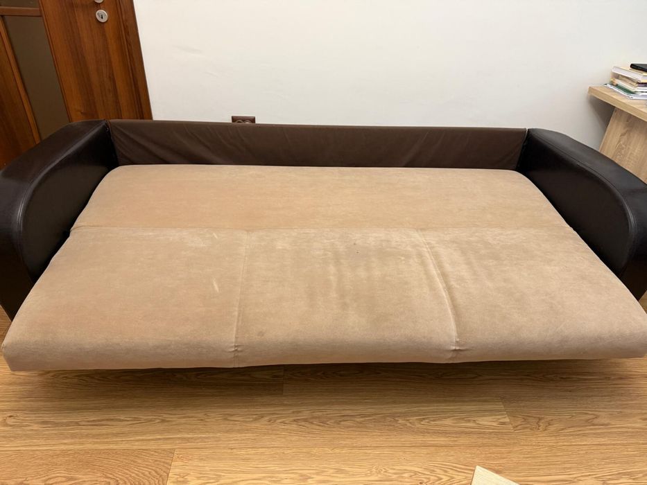 Vând canapeaua 230 cm lungime/55/55  in stare foarte bună