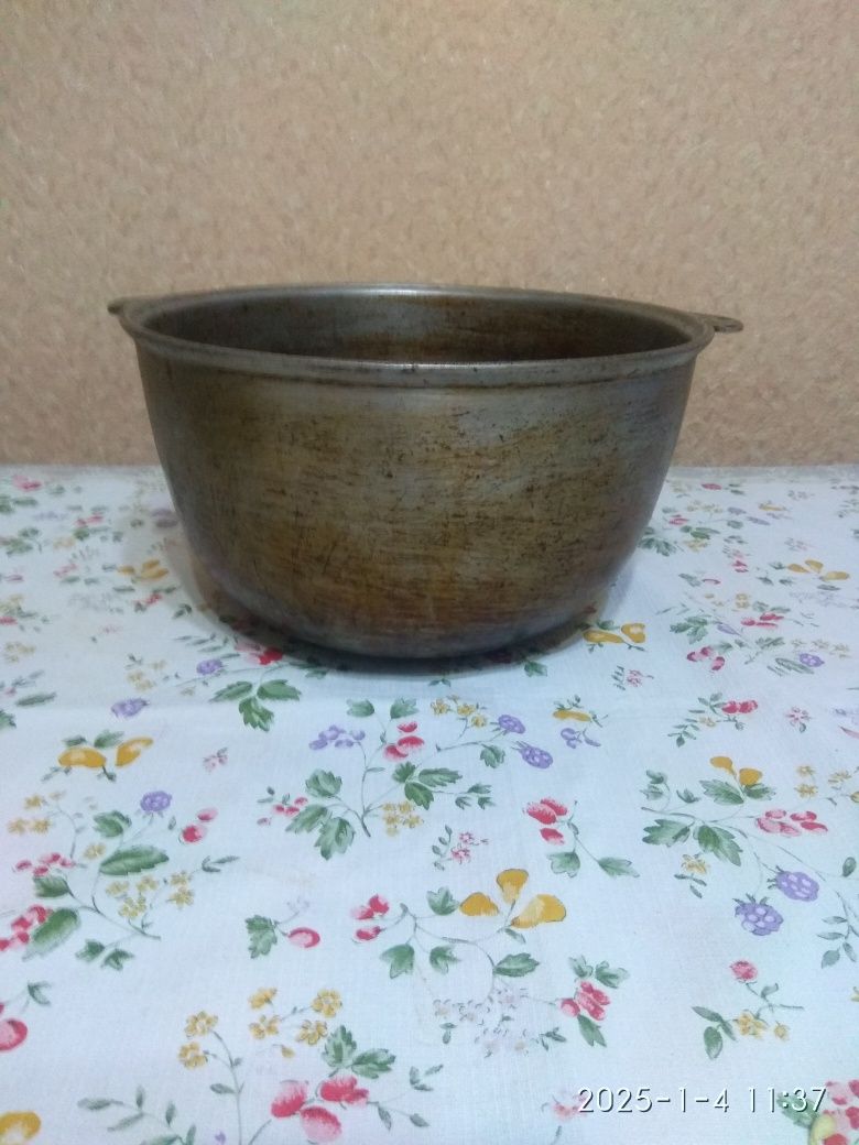 Казаны 5 и 8л, кастрюля5л, всё алюминий советский. утятница чугунная