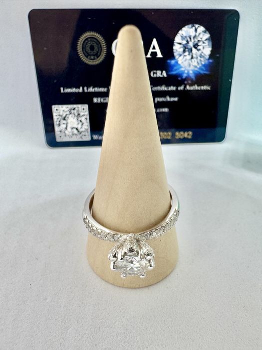 Сребърен пръстен с мойсанит ( диамант) 1 карат