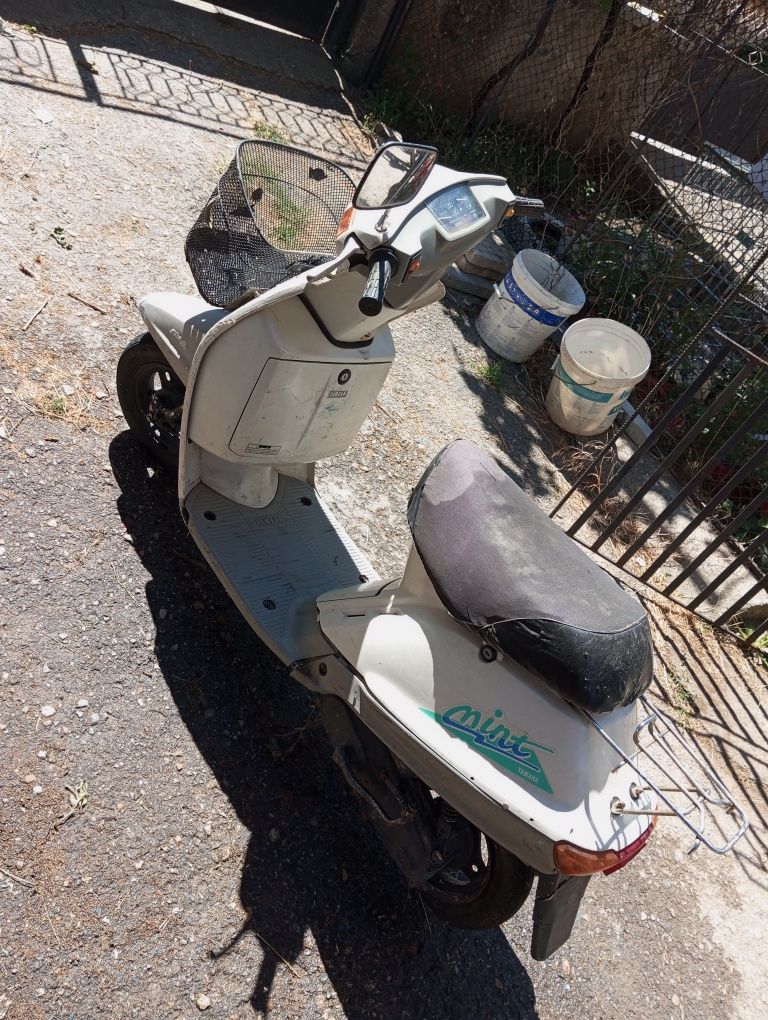 Скутер Yamaha.  .