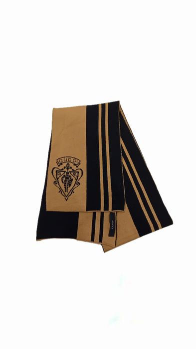 Gucci Signature Scarf – Топъл и Емблематичен Дизайн
