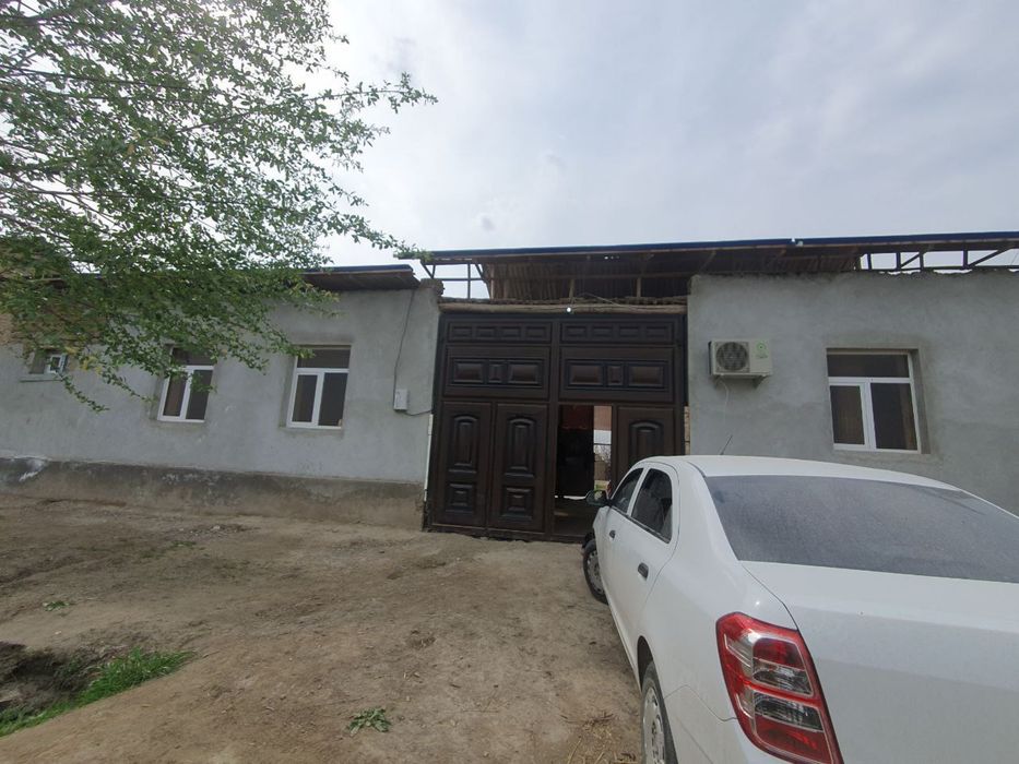 Xovli 12 sotix 2 ta xona bitgan xammomi xam bor