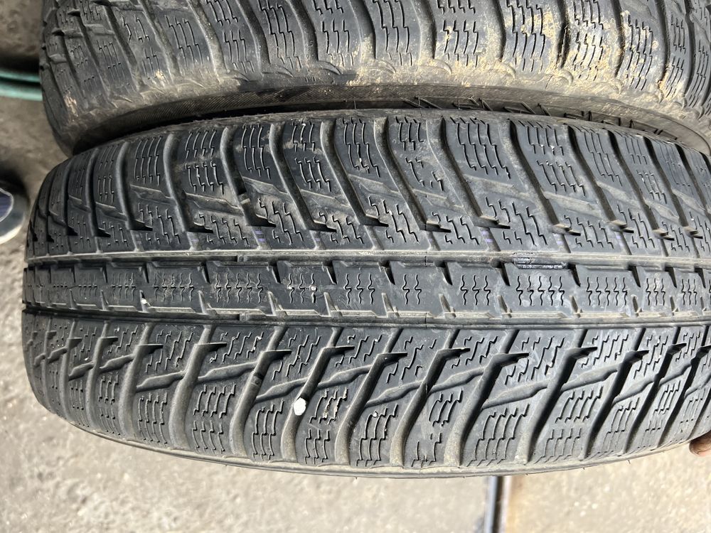 215/70 r16 nokian de iarna !! 150 lei buc