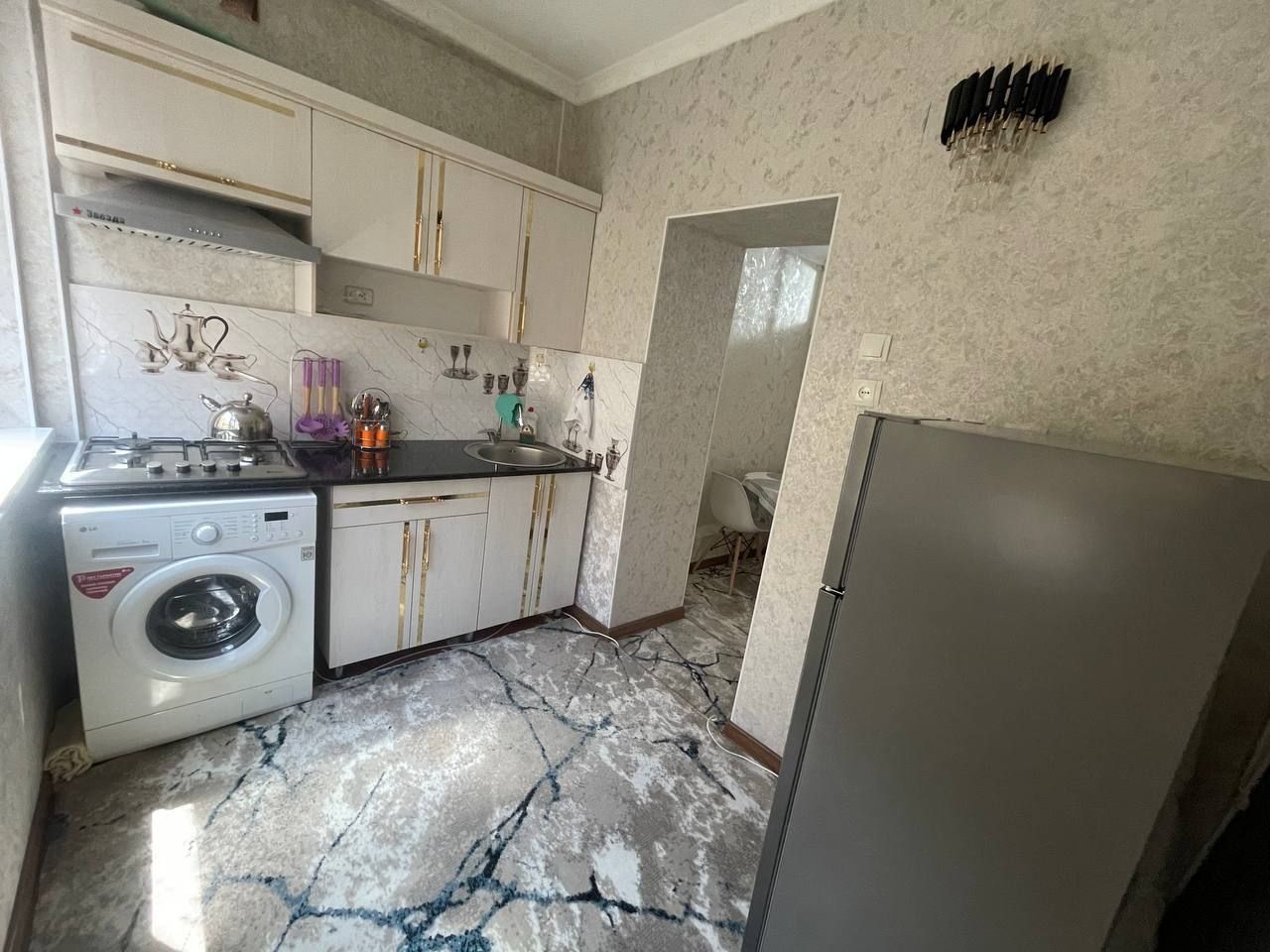 Арендага 1 хона 1 этаж Каримбек ресторан олдида.Агентство